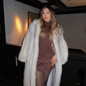 Meet your Posher, Brooke